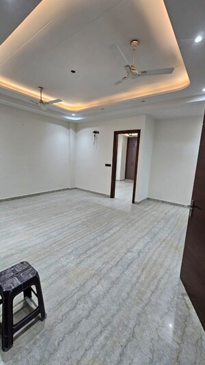 Room in 3 BHK Builder Floor at Paschim Vihar – for Rent