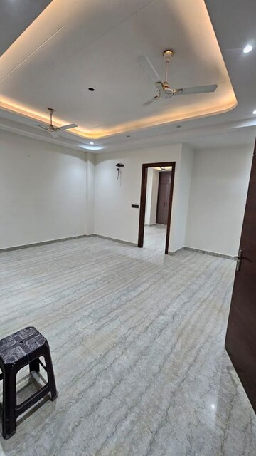 Room in 3 BHK Builder Floor at Paschim Vihar – for Rent