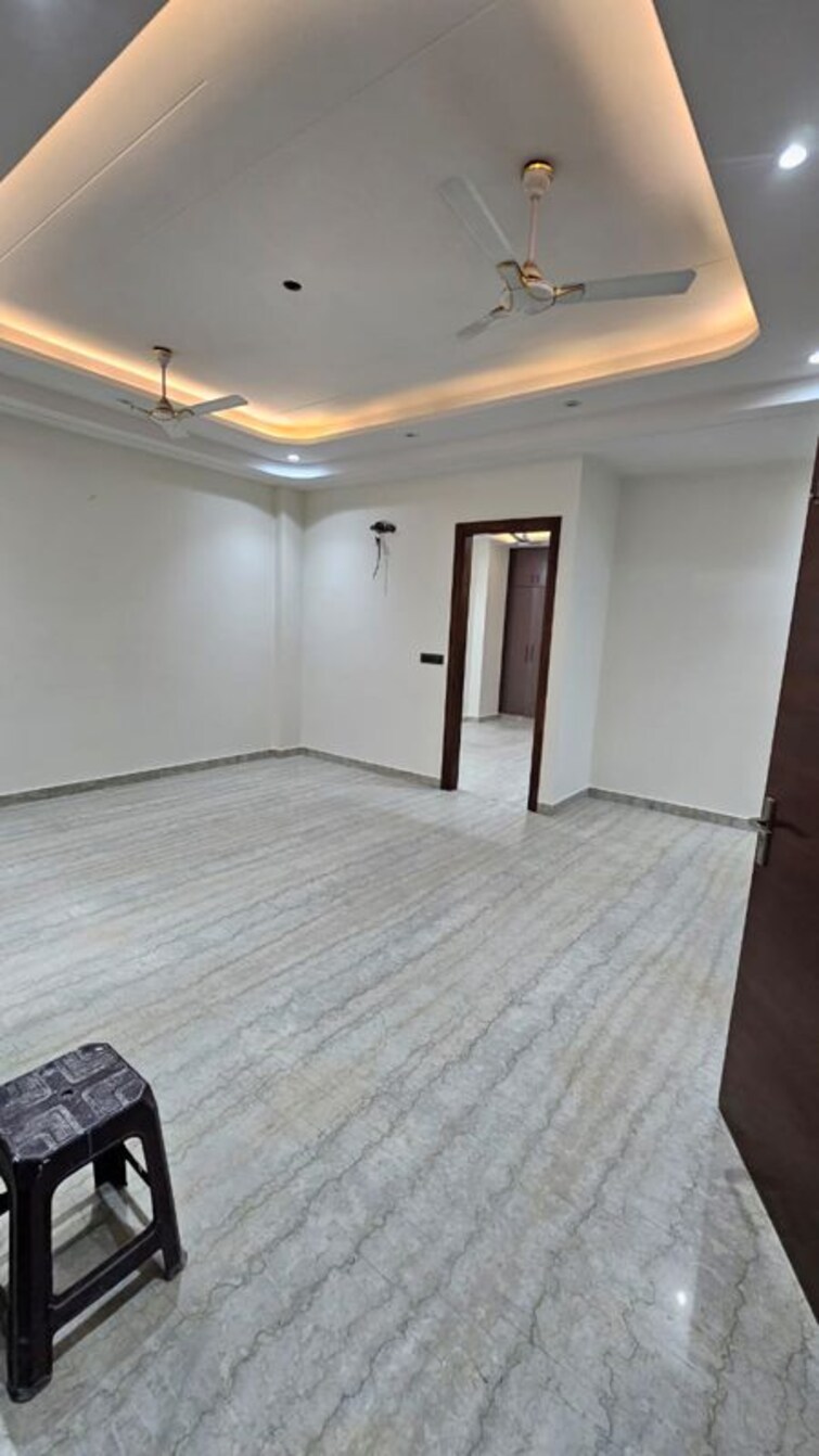 Room, paschim vihar 3 Bedroom 1800 Sq.Ft. Builder Floor In Paschim Vihar Delhi 9886507