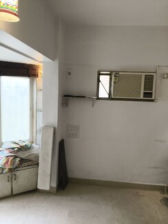 1 RkApartment For Rent in Vile Parle West