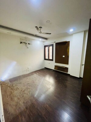 Room in 3 BHK Builder Floor at Paschim Vihar – for Rent
