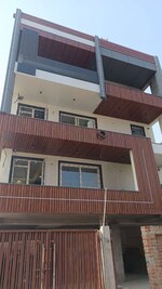 4 BHK + Pooja Room,Servant Room 375 Sq.Ft. Builder Floor in Sector 37