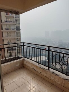 2.5 BHK + Study Room Apartment For Sale in Amrapali Golf Homes