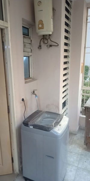 Bathroom in 1.5 BHK Apartment at Sai Apartment Noida, Sector 71 – for Rent