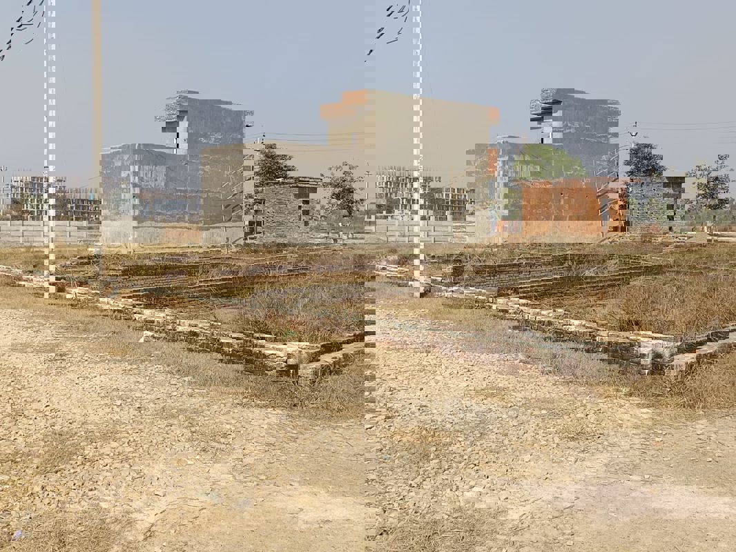 Plot For Sale in Sultanpur Road