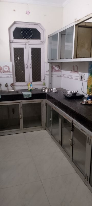 Kitchen in 1.5 BHK Builder Floor at Amolik City Life, Sector 28 – for Rent