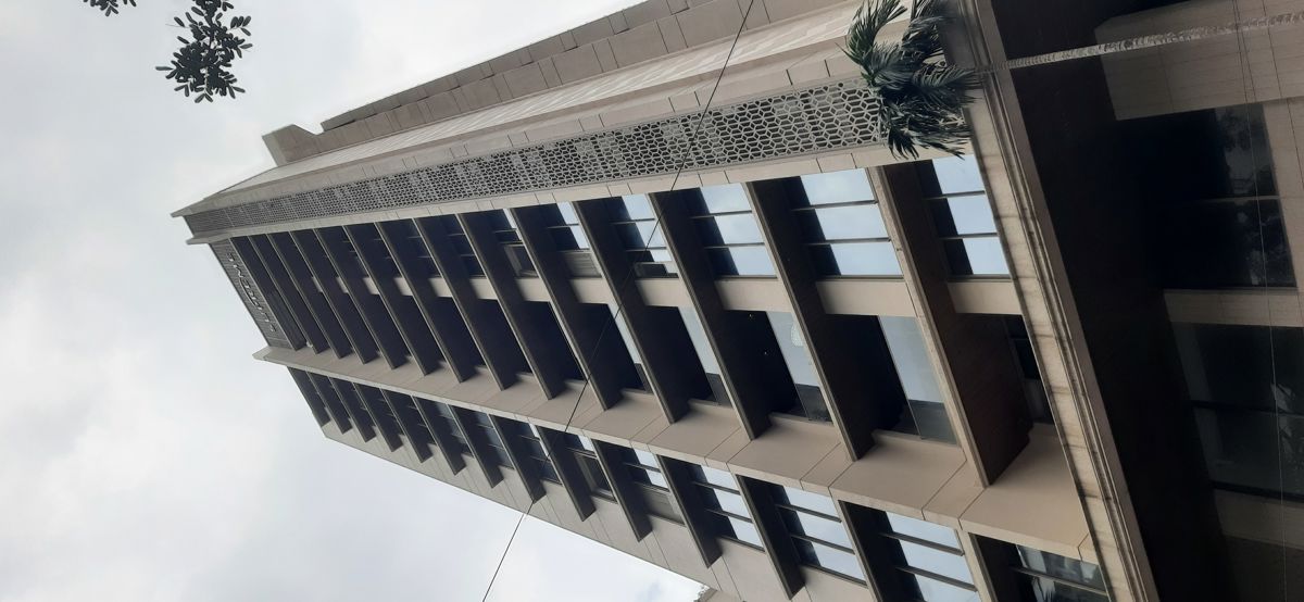 4 BHK + Servant Room Apartment For Sale in Santacruz West