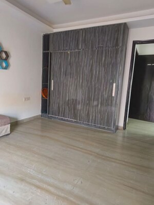 Room in 4 BHK Builder Floor at Sector 45 – for Rent