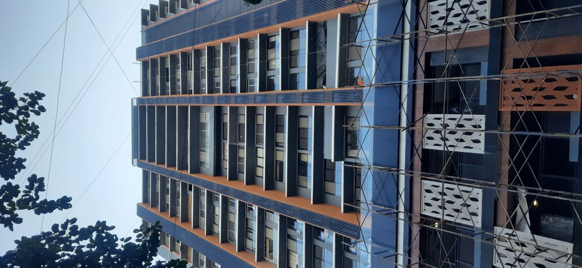 2 BHK + Servant Room Apartment For Sale in Khar West