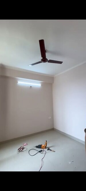 Room in 2 BHK Apartment at Gaur City 2 - 14th Avenue, Sector 16c Greater Noida – for Rent