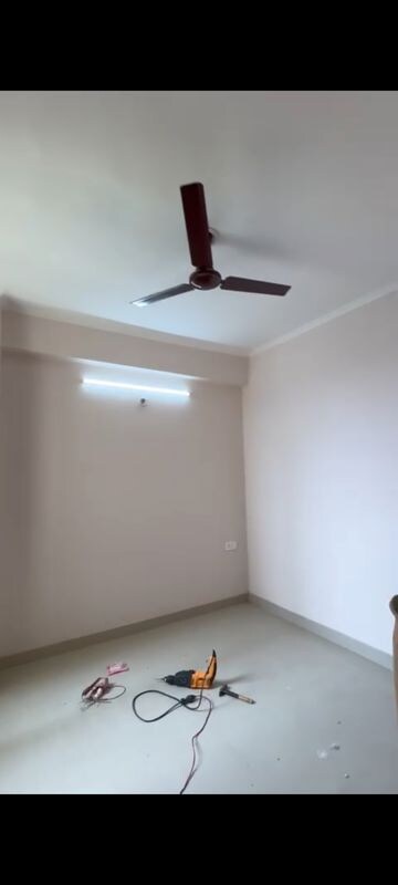 Room in 2 BHK Apartment at Gaur City 2 - 14th Avenue, Sector 16c Greater Noida – for Rent