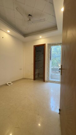 2 BHK + Servant Room Builder Floor For Rent in Chattarpur