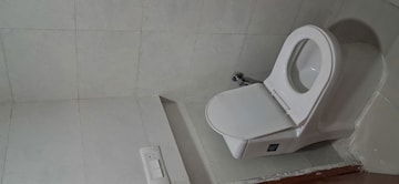 Bathroom in 1 RK Builder Floor at Unitech South City 1, South City 1 – for Rent