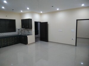 1 BHK Independent House For Rent in Sector 7