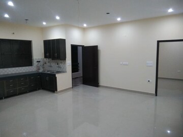 1 BHK Independent House For Rent in Sector 7