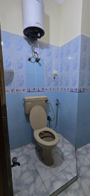 Bathroom in 1 BHK Builder Floor at Sector 11 – for Rent