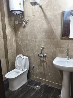 2 BHK Apartment For Rent in Amar Colony