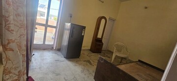 Living Room in 2 BHK Builder Floor at Sector 16 – for Rent