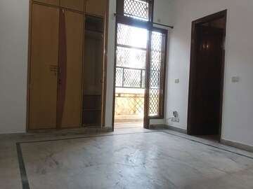 Room in 3 BHK Builder Floor at Kailash Colony – for Rent