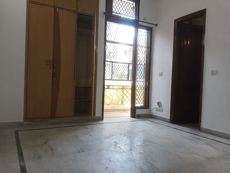 Room, kailash colony 3 Bedroom 1800 Sq.Ft. Builder Floor In Kailash Colony Delhi 9888158