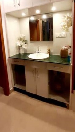 3 BHK + Pooja Room Apartment For Rent in Hazratganj