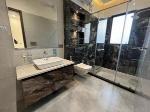  Plot For Sale in DLF Gateway Tower, Dlf Phase ii