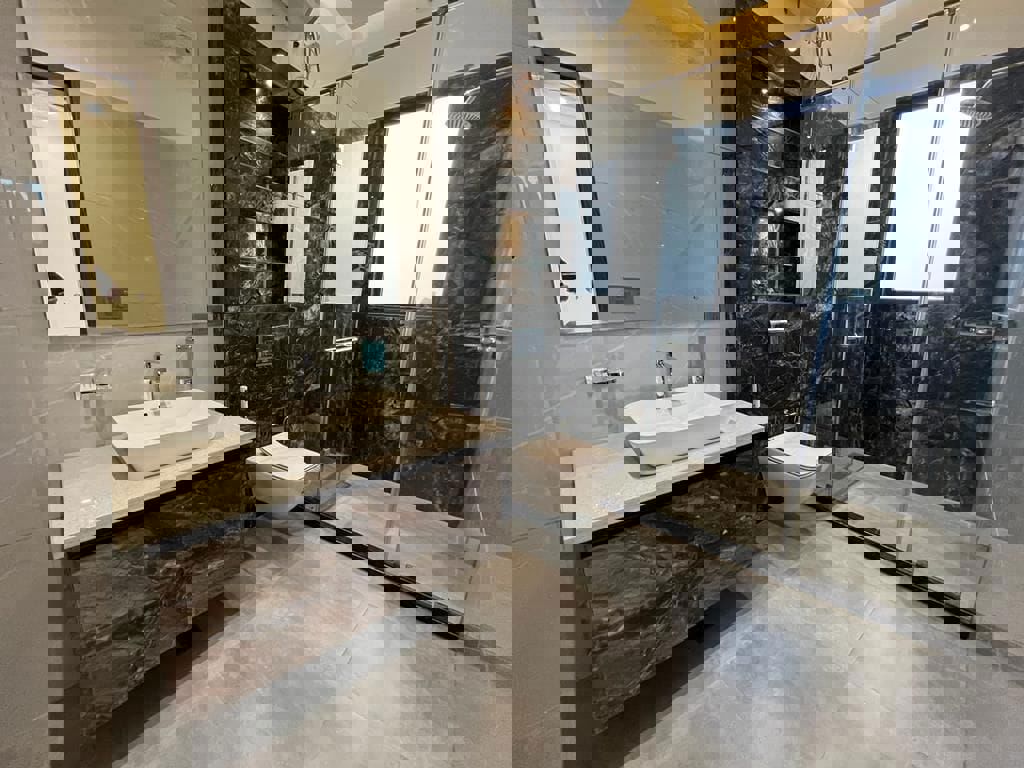 Plot For Sale in DLF Gateway Tower