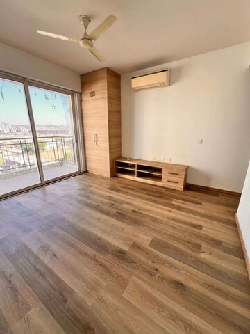 Room in 3.5 BHK Apartment at Godrej Aria, Sector 79 – for Rent