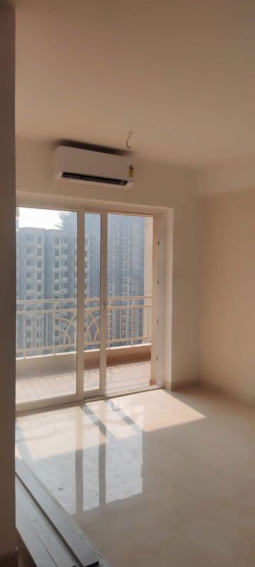 3 BHK Apartment For Rent in The Center Court