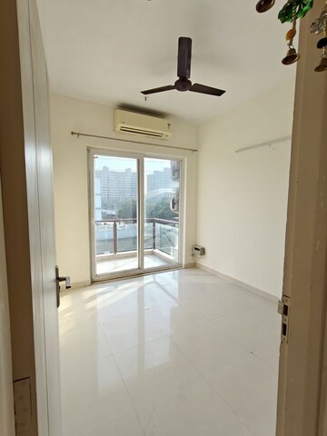 Room in 3 BHK Apartment at Bptp Astaire GardeN-Monet Floors, Sector 70a – for Rent