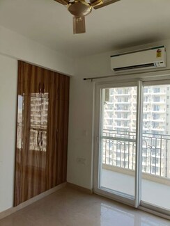 2 BHK + Extra Room Apartment For Sale in Amrapali Golf Homes