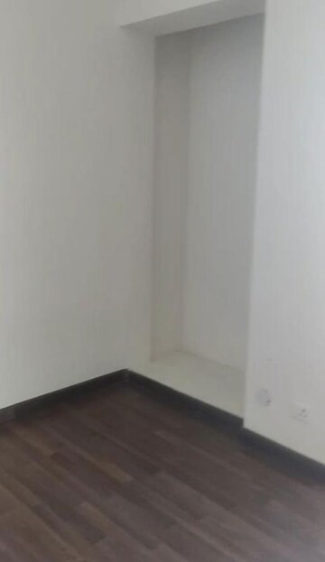 Room in 3 BHK Apartment at BPTP Discovery Park, Sector 80 – for Sale