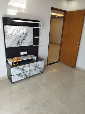 Room in 2 BHK Builder Floor at Gms Road – for Rent