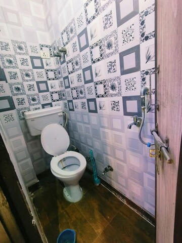 Attached Bathroom in 2 BHK Builder Floor at Uttam Nagar – for Rent