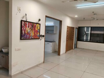 Room in 4 BHK Apartment at Vaishnodevi Circle – for Rent
