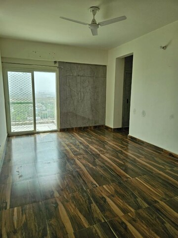 Room in 4 BHK Apartment at Mahaluxmi Migsun Ultimo, Omicron Iii Greater Noida – for Sale