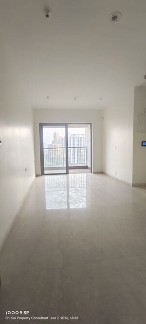 Room in 2 BHK Apartment at Kalpataru Paramount, Kapur Bawdi – for Rent