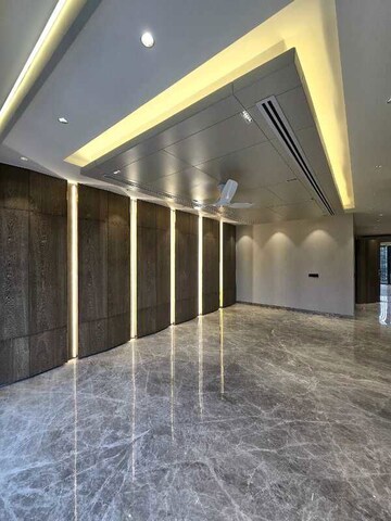 Building Lobby in 4 BHK Builder Floor at DLF Mega Mall, Sector 28 – for Sale