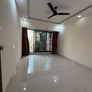 Room in 2 BHK Apartment at Brookh Hill Tower, Lokhandwala Complex – for Rent