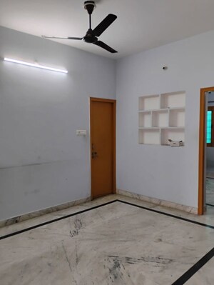Room in 2 BHK Independent House at Gomti Nagar – for Rent