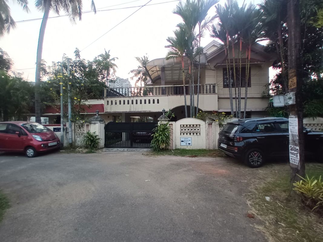 Plot For Sale in Elamkulam
