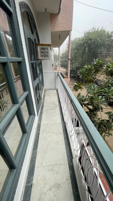 Balcony in 1 BHK Builder Floor at Sector 51 – for Rent