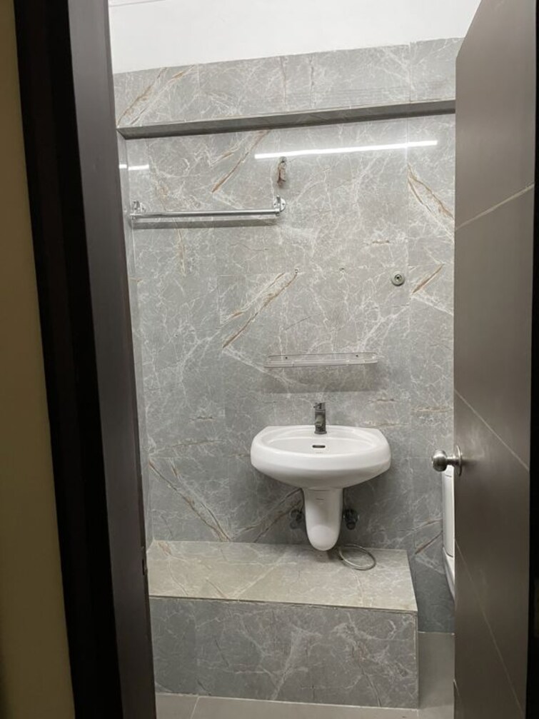 Bathroom, sector 51 3.5 Bedroom 3000 Sq.Ft. Villa In Sector 51 Noida 9890552