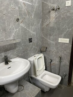 2 BHK Builder Floor For Rent in RWA Apartments Sector 41
