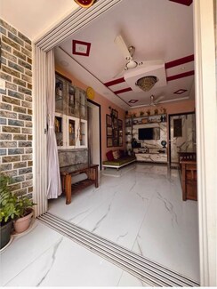1.5 BHK + Servant Room,Extra Room Apartment For Sale in Balkrishna Kunj CHS