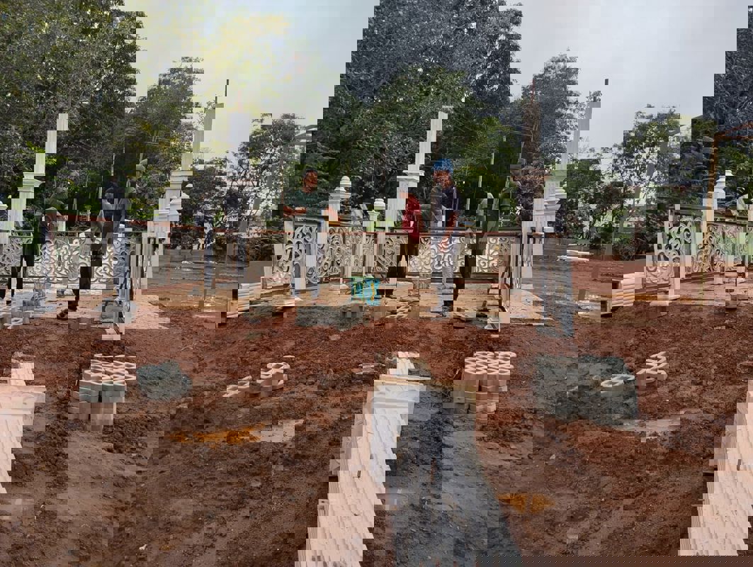 Plot For Sale in Manneguda