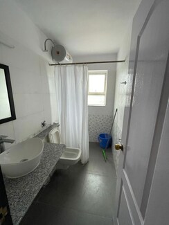 2 BHK Apartment For Rent in Clover Acropolis
