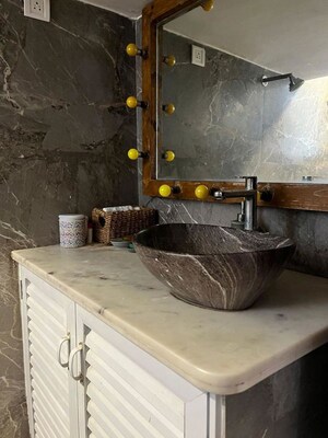 Bedroom in 1.5 BHK Apartment at Gold Crown, Andheri West – for Rent