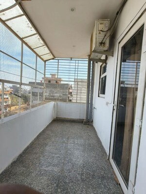 Balcony in 1 BHK Builder Floor at Sushant Lok 3, Sector 57 – for Rent