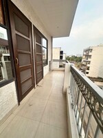 2 BHK 1400 Sq.Ft. Builder Floor in Sushant Lok 3